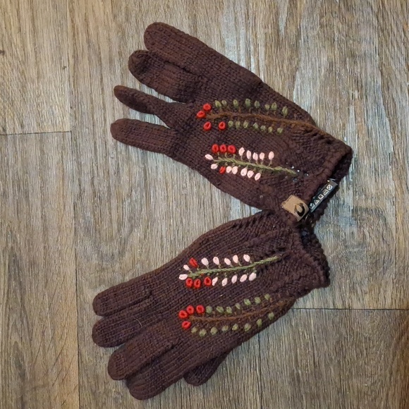 True Religion Wool Cashmere Blend Knitted Gloves. Never Worn. - Picture 13 of 13